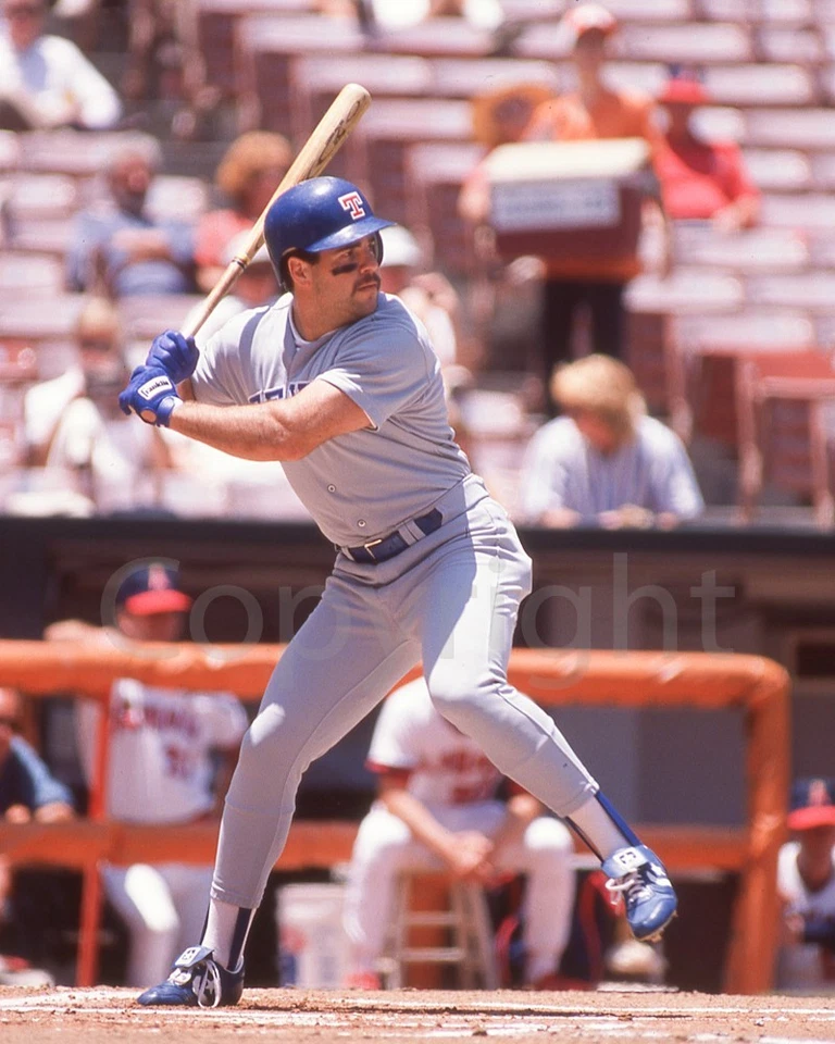 Foto a color 8x10 del jardinero de los Rangers de Texas Pete Incaviglia.  (BK13-1) Foto 1 de 1