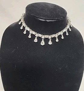 Vintage silberfarbene Monet klare Strass Träne Hänger Tropfen Halskette - Bild 1 von 13