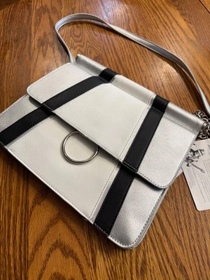 Cartera Bandolera Carlos Santana Negra Blanca Plateada con Bolsillo con Cremallera - ¡Estiloso! Foto 1 de 4