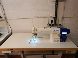Máquina de coser industrial JUKI DDL7000A-7 SNB cortadora de hilo completamente automática NUEVO - Imagen 1 de 12