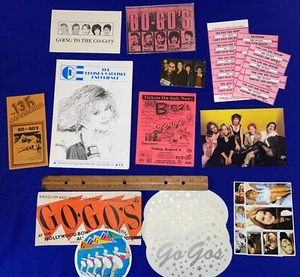 LOT-vintage Go-Go's Gogos ITEMS- Beauty Listening Invite/Handbill/Passes - Picture 1 of 2
