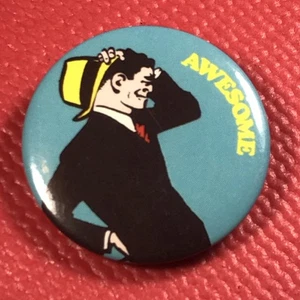 Mann im Anzug & gelber Hut TOLLE Pin Button Vintage 1984 Tribune Co. - Bild 1 von 9