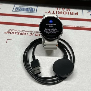Samsung Galaxy Watch 4 40mm Silver Aluminum Case SM-R860 GPS Smartwatch - Picture 1 of 7