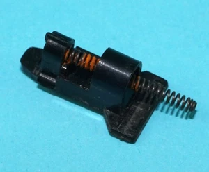 BLACKSTAR ORIGINAL SPARE PART OVERLORD FLINTSTONE CLIP BRACKET 1984 GALOOB - Picture 1 of 2