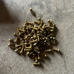 QTY  OF  100 ROUND  HEADED   2BA X 1/2" BRASS SLOTTED  HEAD  SCREWS - Picture 1 of 3