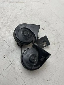 Mercedes Benz W245 Hupe Hupen Tiefton Hochton mit Halterungen A046522 Original - Bild 1 von 4