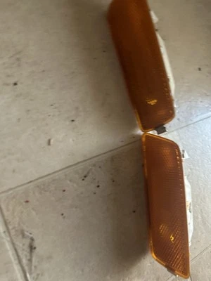 For 1999-2004 Volkswagen Golf 1999-2005 Jetta Front Side Marker Corner Light Set - Image 1 of 3