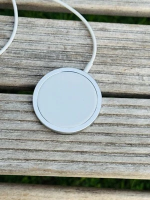 Originale APPLE MAGSAFE ALIMENTATORE WIRELESS IPHONE 12 13 14 15-EB422 - Immagine 1 di 4