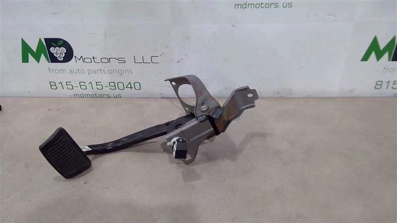 Montaje de pedal KIA RIO 2012-2015 PEDAL DE FRENO OEM 328001R100  Foto 1 de 4