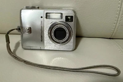 Kodak EasyShare C330 4.0MP 3x Zoom Compact Digital Camera **FOR PARTS or REPAIRS - Image 1 of 4