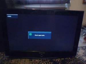Samsung 32" LCD TV with base - Picture 1 of 12