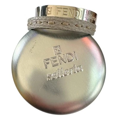 Fendi Selleria серебристого тона металлический манжеты с серый кожаный двойной надежном браслет  - Изображение 1 из 4