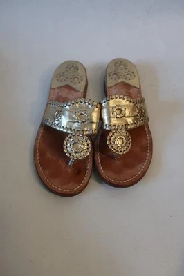 Sandalias de tacón bajo sin cordones de cuero dorado metálico Jack Rogers para mujer 6 Foto 1 de 4