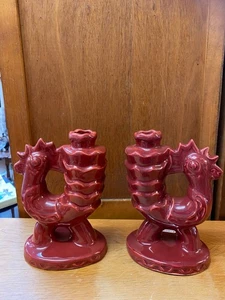 PAIRE DE BOUGEOIRS AU COQ PIERRE TOULHOAT FAIENCE DE QUIMPER ANNEES 50 TON ROUGE - Imagen 1 de 10