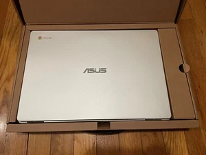 ASUS Chromebook (32GB, Intel Celeron N, 1.10GHz, 4GB) Laptop - Silver NEW - Picture 1 of 8