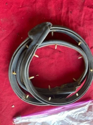 1970-1971 Ford Torino, Fairlane 4dr правая задняя дверь уплотнительная полоска НИЖНЕЕ УПЛОТНЕНИЕ - Изображение 1 из 4