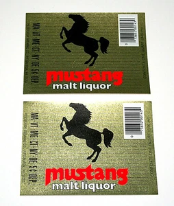 2 Vintage Mustang Malz Schnaps Bier Flasche Etikett Brauen unbenutzt NOS Neu 1970-80er - Bild 1 von 3