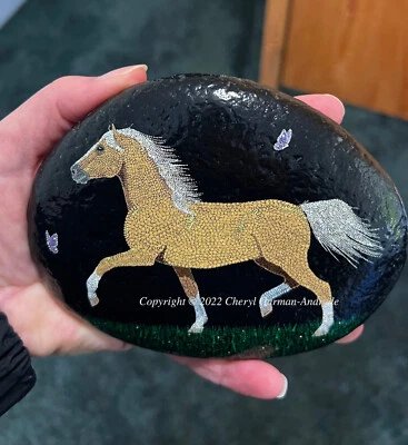 Паломино лошадь пуантилизм расписной речной камень Шерил Гарман-Андраде. - Изображение 1 из 3