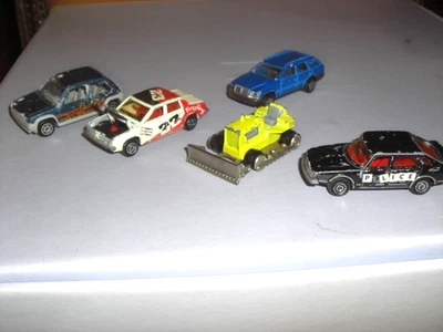LOTTO MAJORETTE RENAULT SUPER 5+OLDSMOBILE+MERCEDES 300+SAAB+BULLDOZER HANOMAG - Immagine 1 di 2
