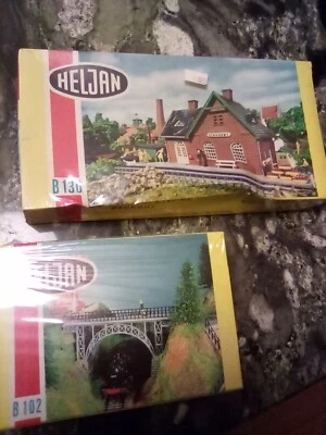 2 Heljan HO Scale-- Railway Station and Road Bridge - Image 1 of 3