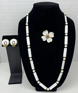 CROWN TRIFARI NECKLACE/EARRINGS/BROOCH TRIO SET WHITE LUCITE METAL ENAMELD  NWT - Picture 1 of 14