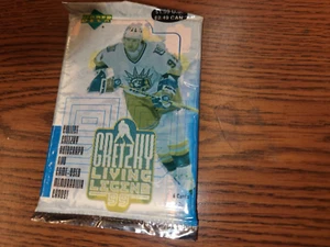 1999 MAZZO SUPERIORE WAYNE GRETZKY LIVING LEGEND HOCKEY CONFEZIONE-AUTO-GIOCO USATO MEM - Foto 1 di 3
