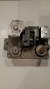 Carrier Bryant Gas Valve (Natural Gas) 36E24209/ EF32W200A USED - Picture 1 of 3