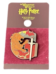 Universal Studios Gryffindor Löwe Schwert Schnatz Buchstabe G Pin Neu mit Karte - Bild 1 von 2