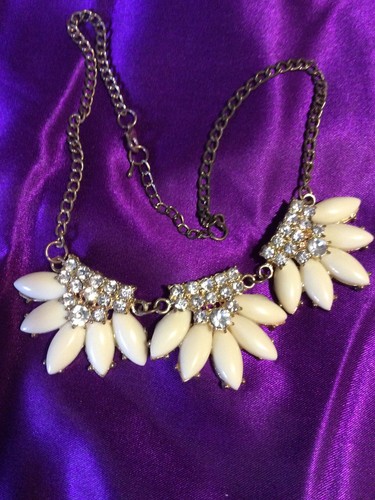 OFF WHITE Collana moda ciondolo bianco sporco floreale con strass