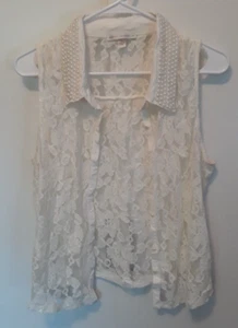 Blusa Maria Gabrielle blanca con cordones sin mangas con botones cuello perlado talla PXL  - Imagen 1 de 6