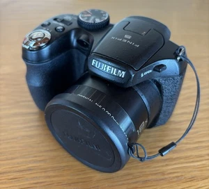 Fujifilm FinePix S 1800 12MP Camera, Tested - Picture 1 of 3