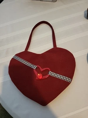 Bolso de Mano Corazón Terciopelo Rojo Inspirado en Moschino 13x9 Foto 1 de 4