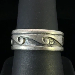 Banda de plata de ley 925 de 7,1 mm de ancho diseño de onda del océano tamaño 9 6,4 g (WCP033906) - Imagen 1 de 5