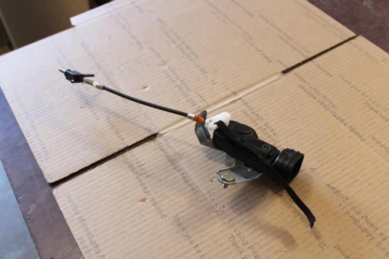 2001 2002 2003 2004 2005 LEXUS GS300 GS430 ATUADOR DE TRAVA DE PORTA-MALAS - Imagem 1 de 4