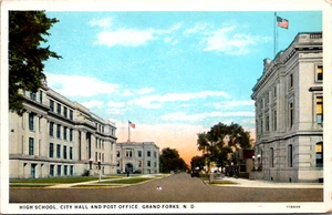 Cartolina Grand Forks North Dakota High School City Hall ufficio postale C. anni '20 - Foto 1 di 2