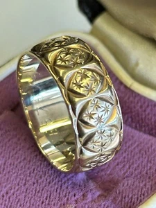 9ct Gold Wedding Ring Band Pattern ( LUCKY ) Inside 1977 8mm 4.6 Grams Lot 8 - Picture 1 of 15