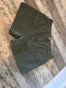 Cabelas Outdoor Short Mens Green Size 46R Button/Zip/Elastic Waist 6 Pockets - Picture 1 of 10