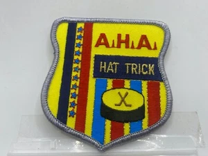 A H A HUT TRICK NEU BESTICKT BÜGELBILD NAMEN PATCH - Bild 1 von 1