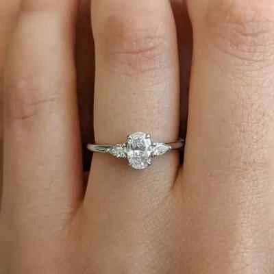 Anillo de boda de diamantes cultivados en laboratorio con certificación IGI de corte ovalado de 1,30 quilates de platino sólido 950 Foto 1 de 4