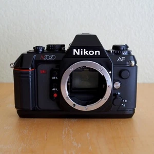[MINT] Nikon N2020 Quartz Date 35mm Film Camera  - Picture 1 of 9