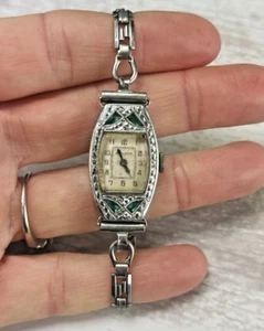 Antique 1924 Bulova Ladies Art Deco wristwatch with emerald green glass engraved - Picture 1 of 7