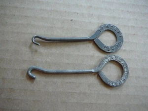 BENDLEY GAMASCHEN & STANDARD GAMASCHEN - 2 ANTIKE SCHUHKNOPFHAKEN - LOT #10 - GUT - Bild 1 von 4