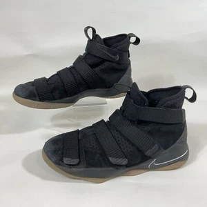 Scarpe da basket Nike LeBron Soldier XI nere sneaker 918369-007 taglia 6,5 anni - Foto 1 di 19