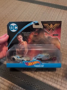 DC Comics Wonder Woman Exclusive Vehicle Hot wheels Character Car - Picture 1 of 3