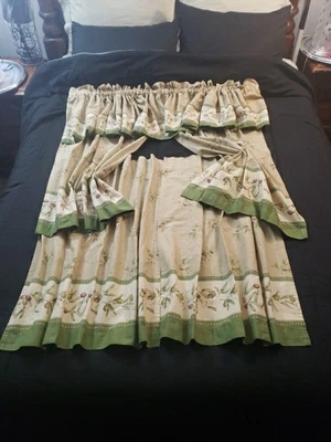 Better Homes And Garden 7 Piece Kitchen Curtines Theme Of Olives - Image 1 of 4