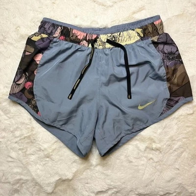 Pantalones cortos Nike florales dorados Foto 1 de 4