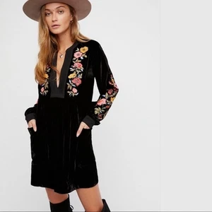 Free People Mia Embroidered Floral Black Velvet Tunic Dress Size S 4-6 - Picture 1 of 7