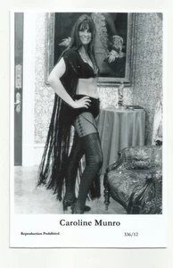 BX105) CAROLINE MUNRO SWIFTSURE FOTO POSTKARTE (336/12) FILMSTAR PIN UP GLAMOUR - Bild 1 von 1