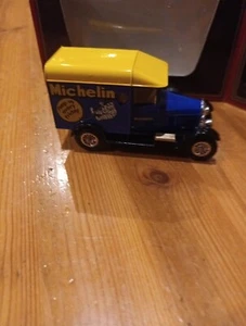 Y 19 1929 Morris Cowley Van Michelin Models of Yesteryear Matchbox in J Box - Bild 1 von 5
