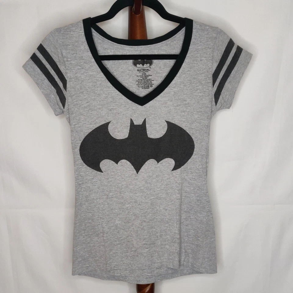 Batman women's S(3/5) t-shirt gray & black v-neck short sleeves "Batman" logo - Image 1 of 4